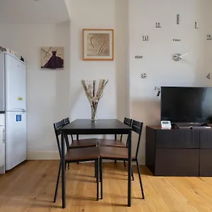 Apartment Cosy Leith Escape -