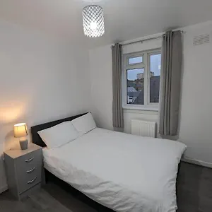  Apartment 3 Bedroom Sleeps 8