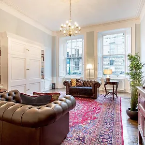 Joivy Converted Flat In Historic Building In Desirable New Town Edinburgh